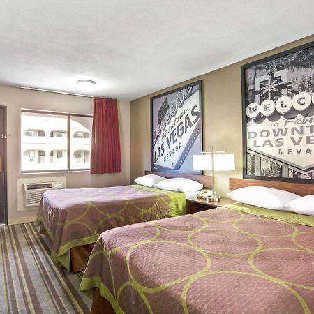 Super 8 By Wyndham Las Vegas Nellis Afb Area Luaran gambar