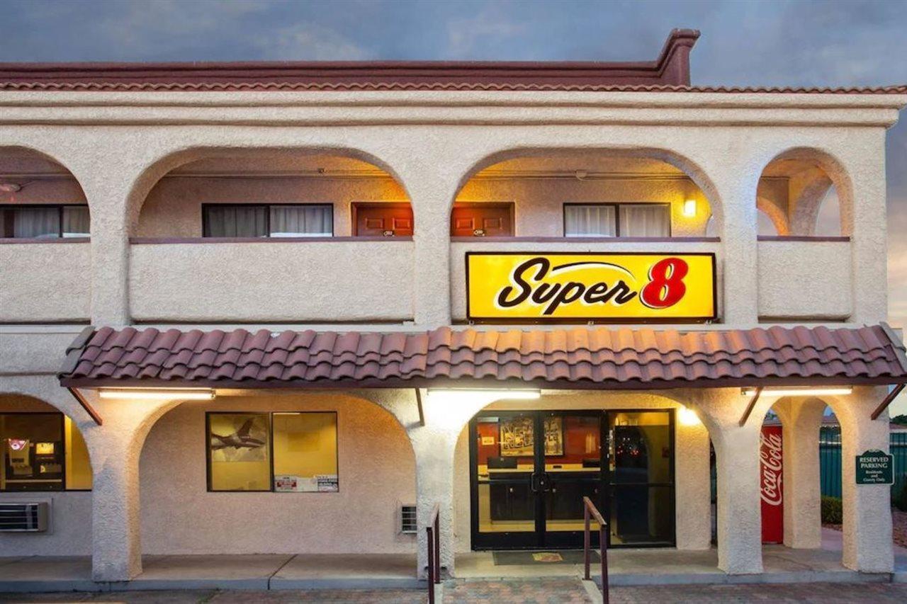 Super 8 By Wyndham Las Vegas Nellis Afb Area Luaran gambar