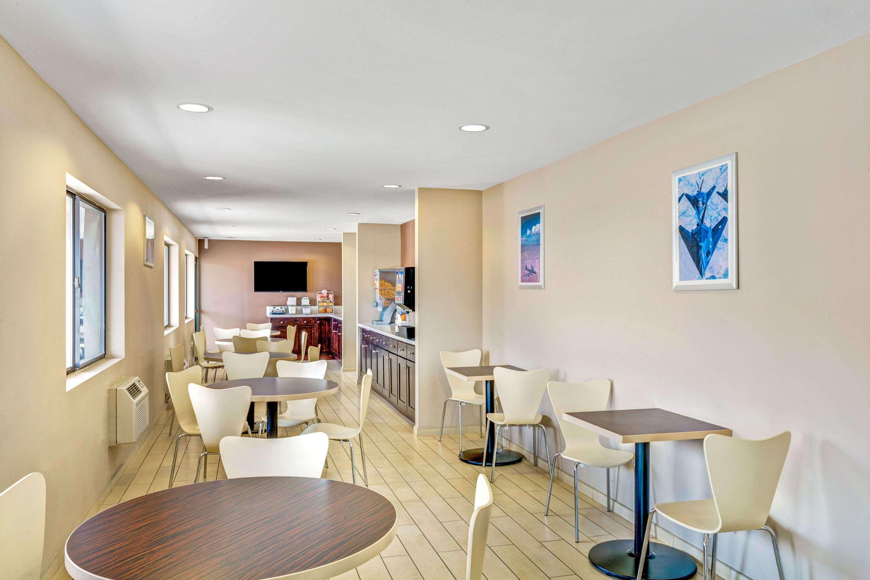 Super 8 By Wyndham Las Vegas Nellis Afb Area Luaran gambar