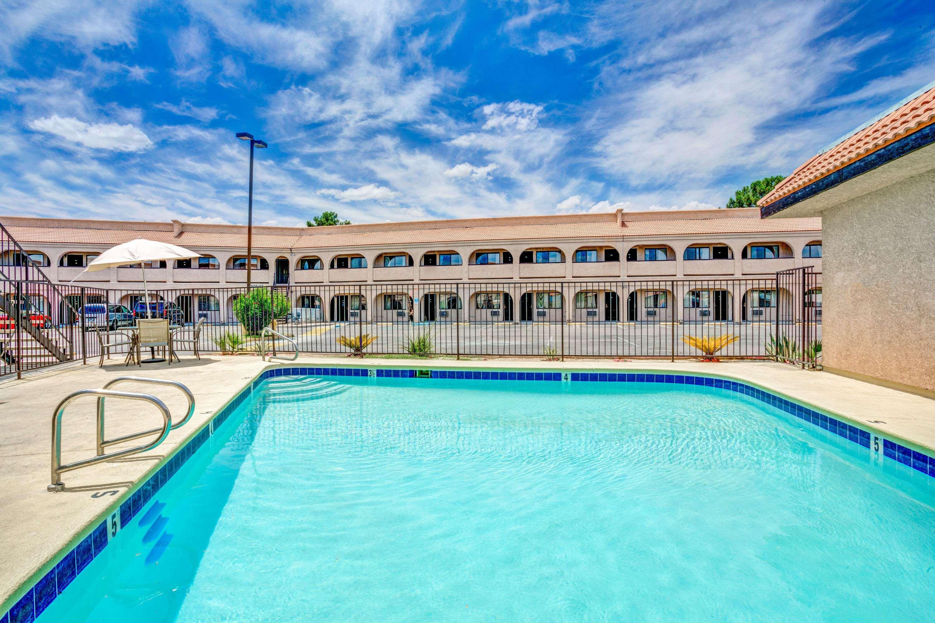 Super 8 By Wyndham Las Vegas Nellis Afb Area Luaran gambar