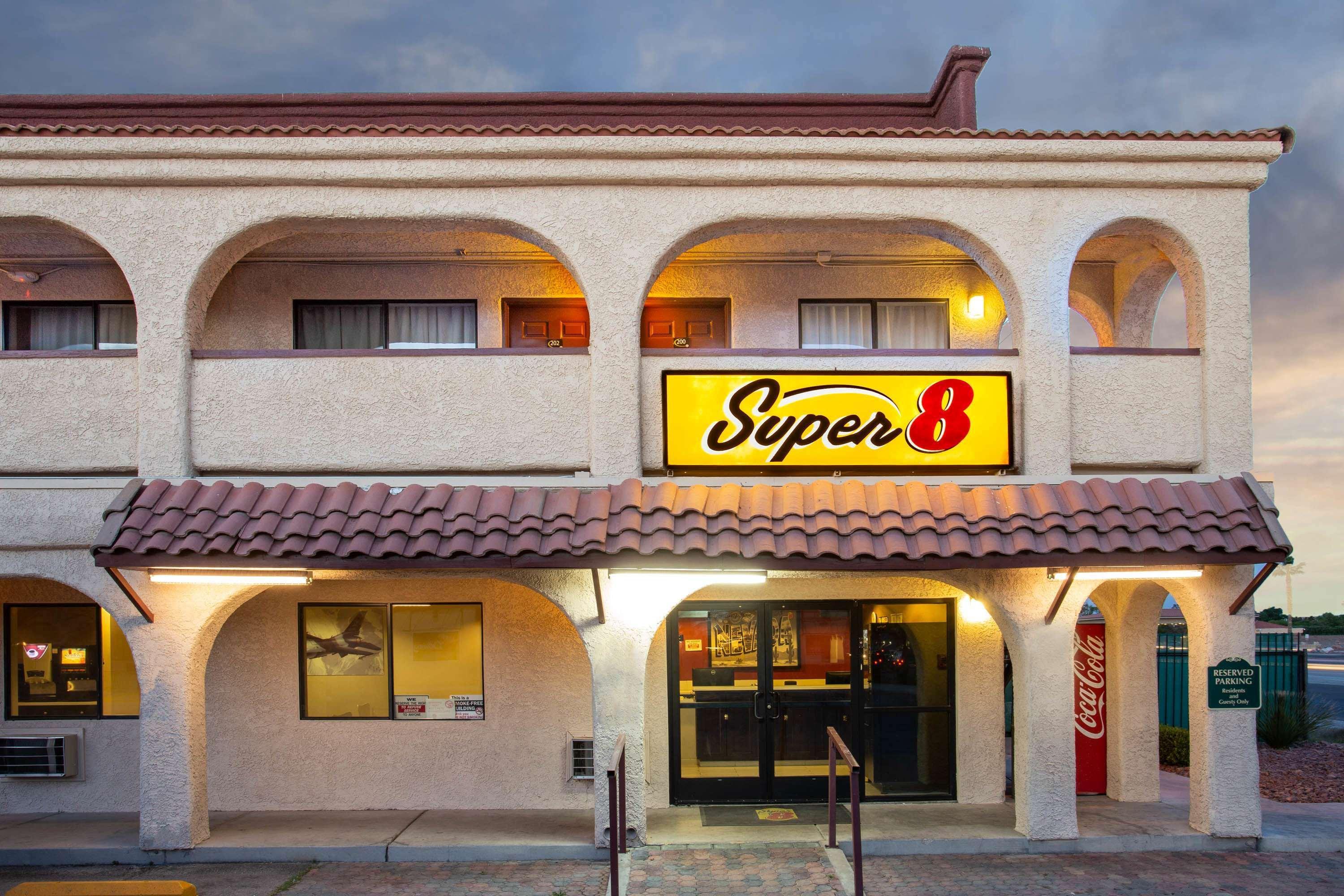 Super 8 By Wyndham Las Vegas Nellis Afb Area Luaran gambar