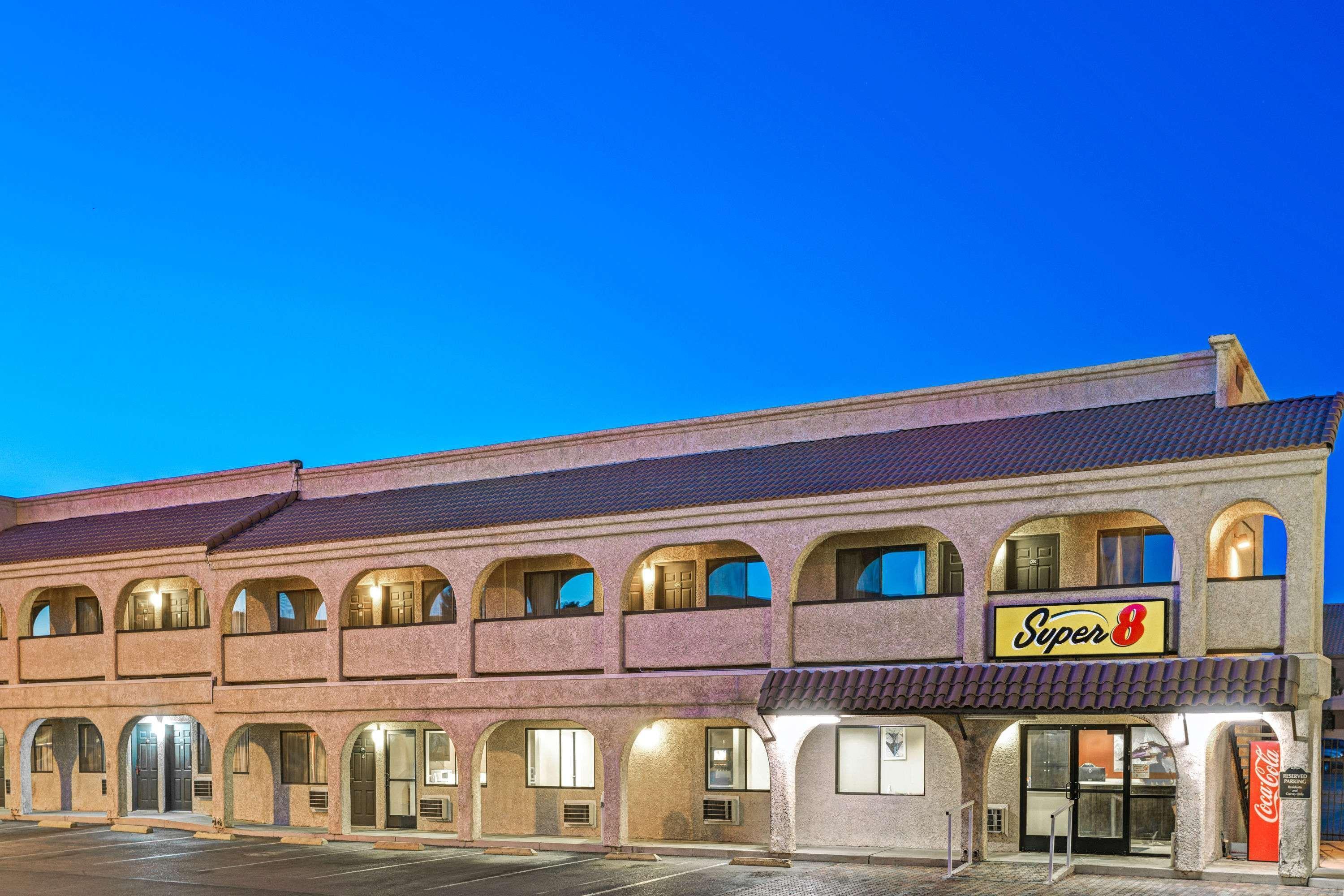 Super 8 By Wyndham Las Vegas Nellis Afb Area Luaran gambar